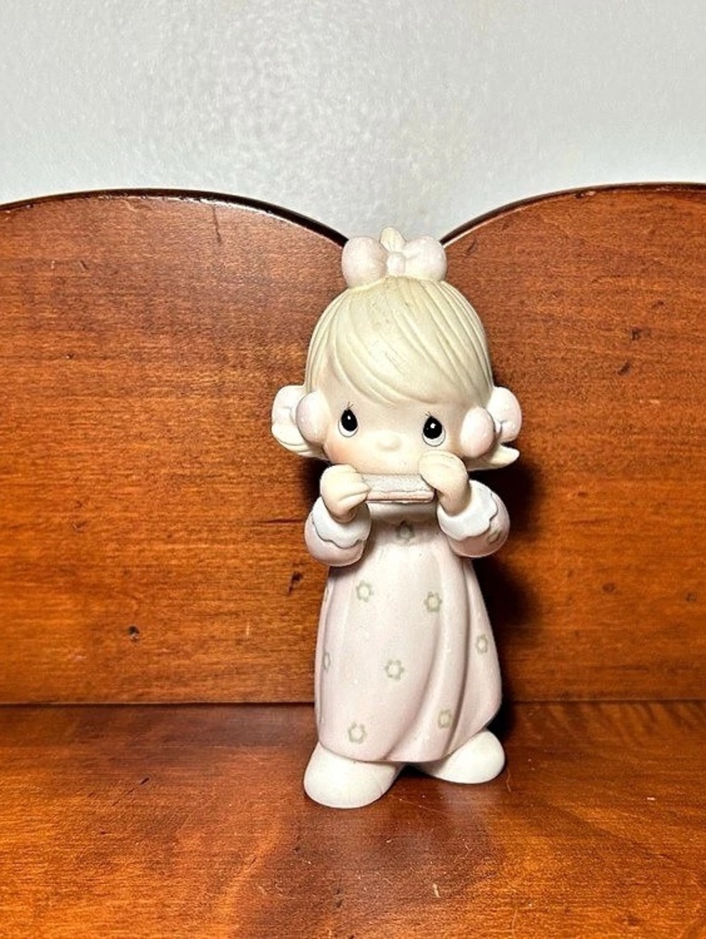 Vintage 1984 Enesco Precious Moments Figurine - Lord, Give me a Song 5” x 2 1/8”